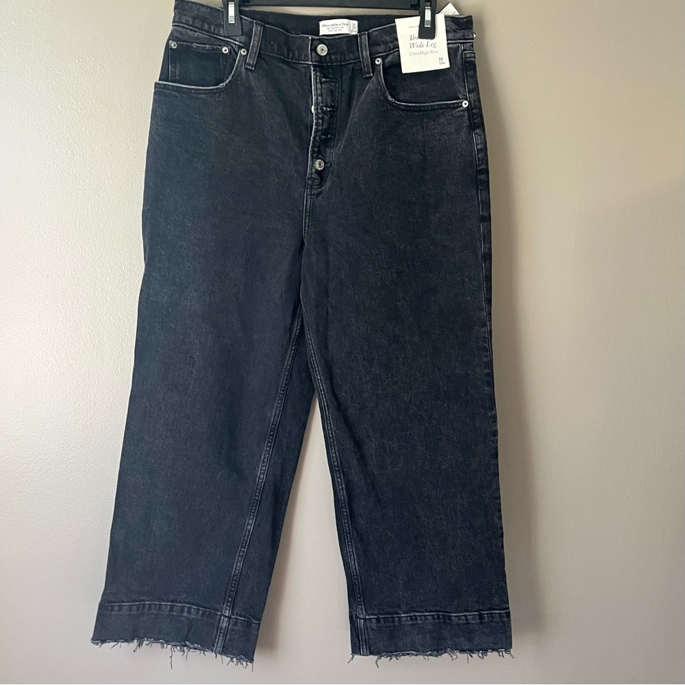 Abercrombie & Fitch Crop Wide Leg Ultra High Rise Jeans Black 32/14R - Picture 2 of 9